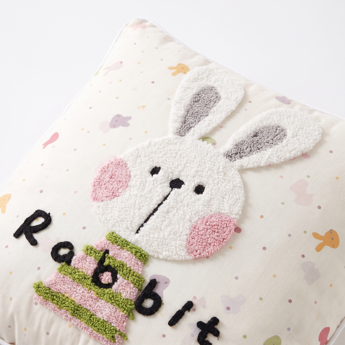 Kołdra dziecięca 2 w 1, która zmienia się w poduszkę – Króliczek «Rabbit» – szczegół